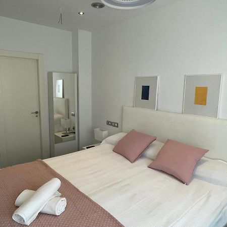Moderno Apartamento Con Plaza De Garaje En Pleno Centro De Almería Exterior photo