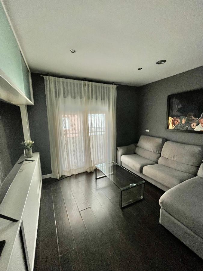 Moderno Apartamento Con Plaza De Garaje En Pleno Centro De Almería Exterior photo