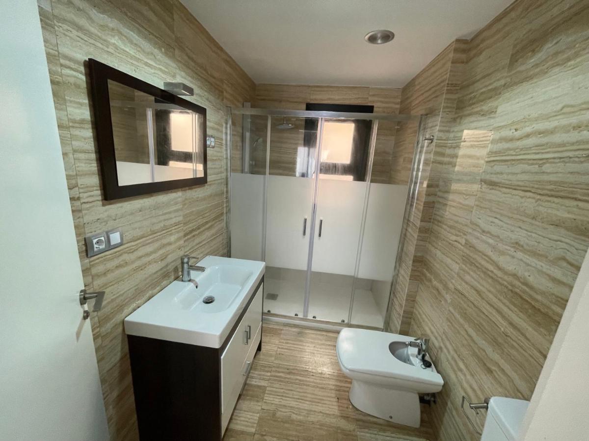 Moderno Apartamento Con Plaza De Garaje En Pleno Centro De Almería Exterior photo