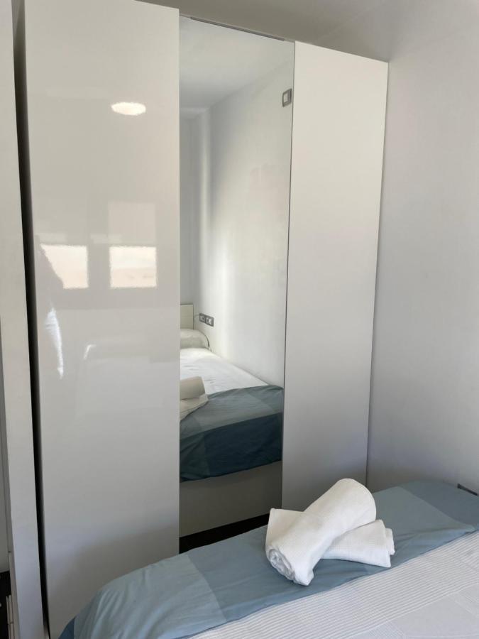 Moderno Apartamento Con Plaza De Garaje En Pleno Centro De Almería Exterior photo