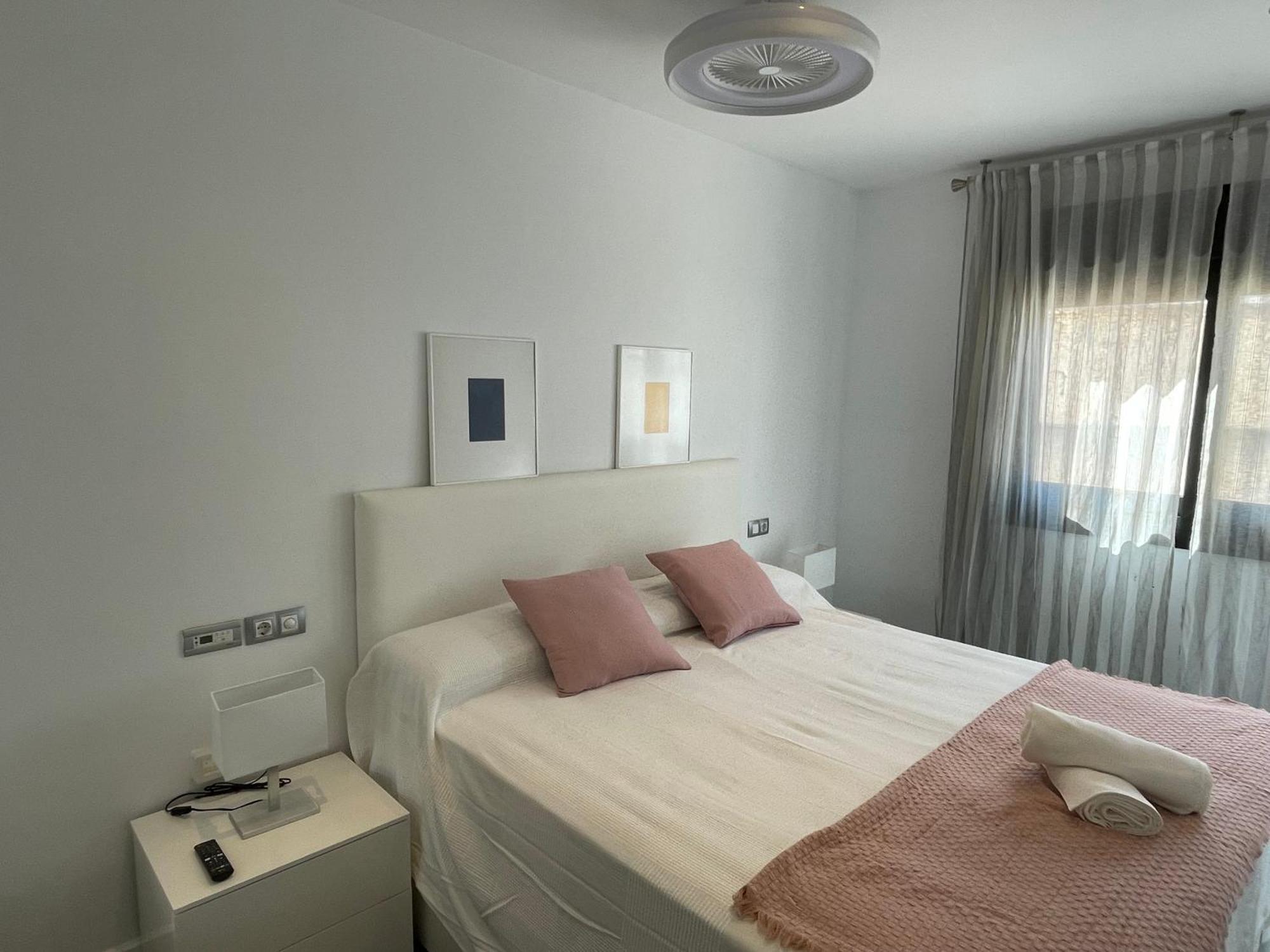 Moderno Apartamento Con Plaza De Garaje En Pleno Centro De Almería Exterior photo