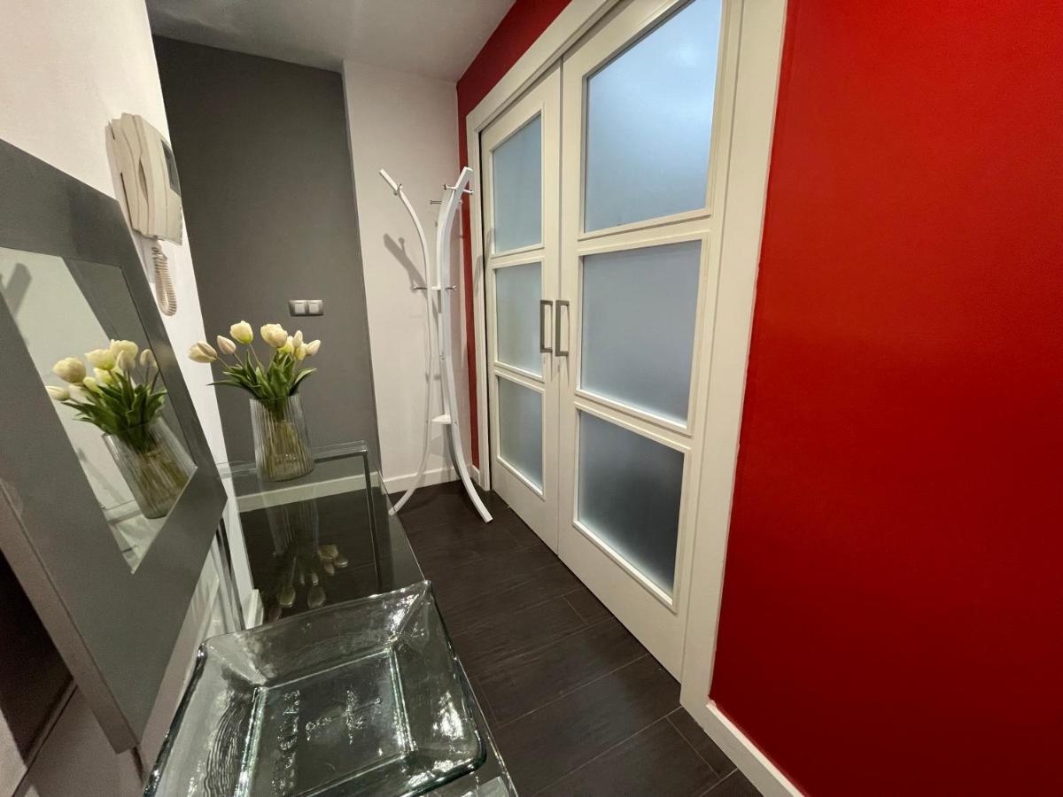 Moderno Apartamento Con Plaza De Garaje En Pleno Centro De Almería Exterior photo