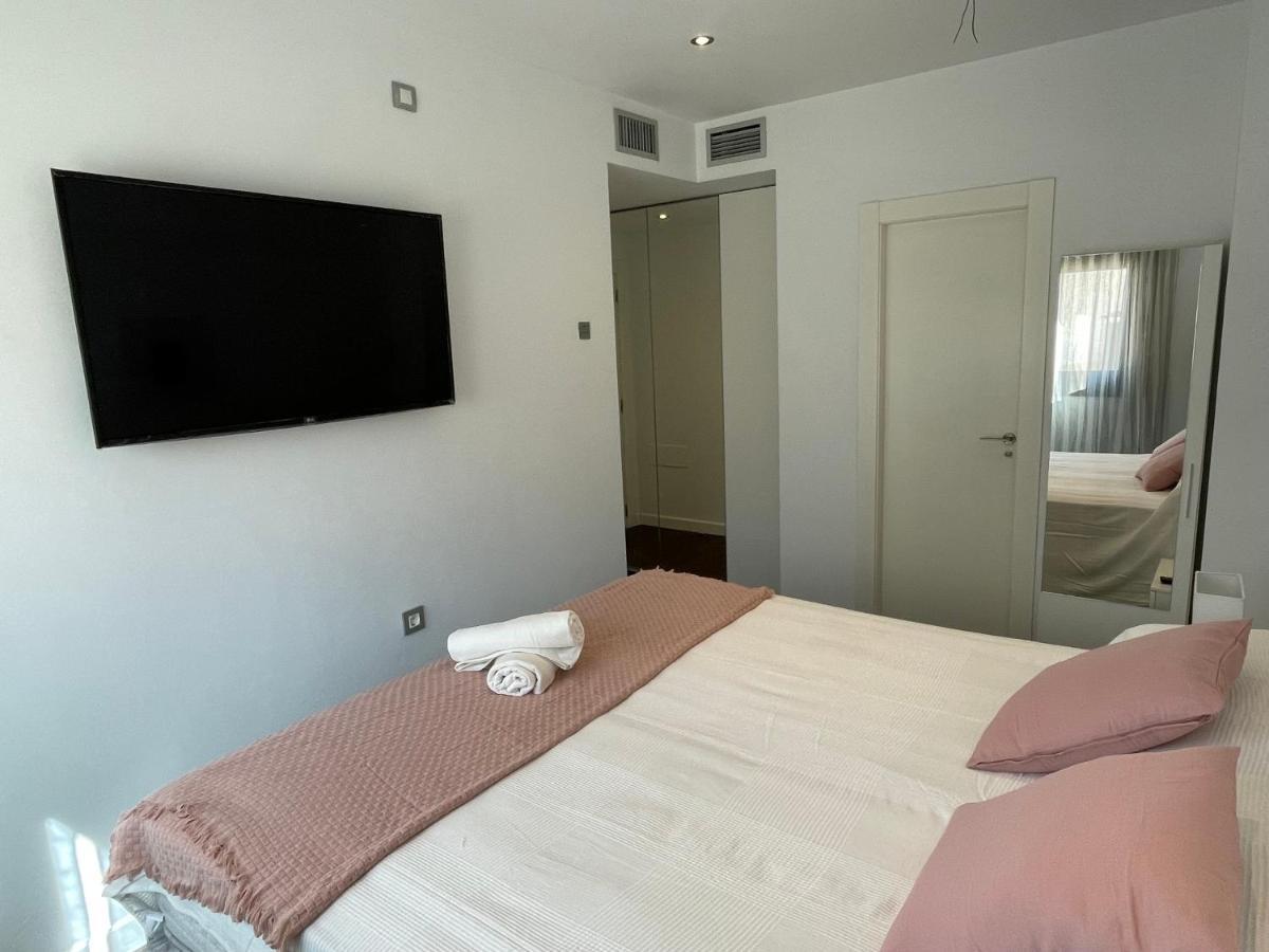 Moderno Apartamento Con Plaza De Garaje En Pleno Centro De Almería Exterior photo