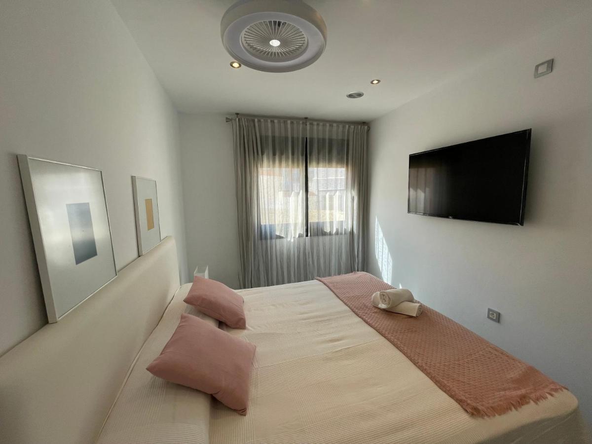 Moderno Apartamento Con Plaza De Garaje En Pleno Centro De Almería Exterior photo