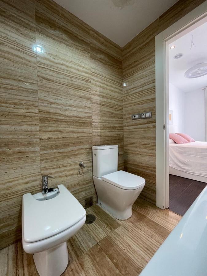 Moderno Apartamento Con Plaza De Garaje En Pleno Centro De Almería Exterior photo