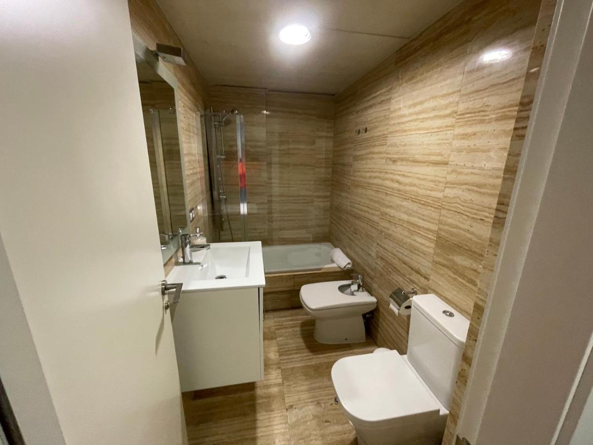 Moderno Apartamento Con Plaza De Garaje En Pleno Centro De Almería Exterior photo