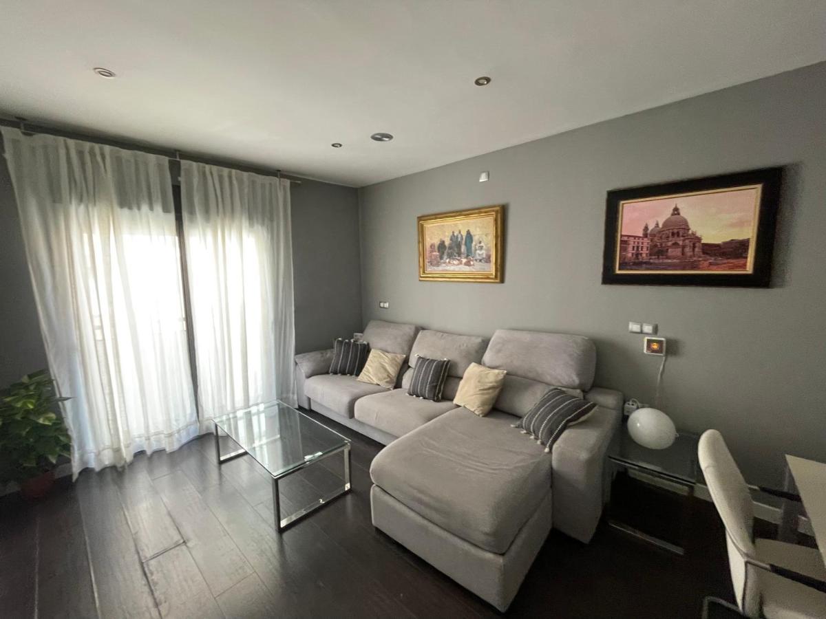 Moderno Apartamento Con Plaza De Garaje En Pleno Centro De Almería Exterior photo